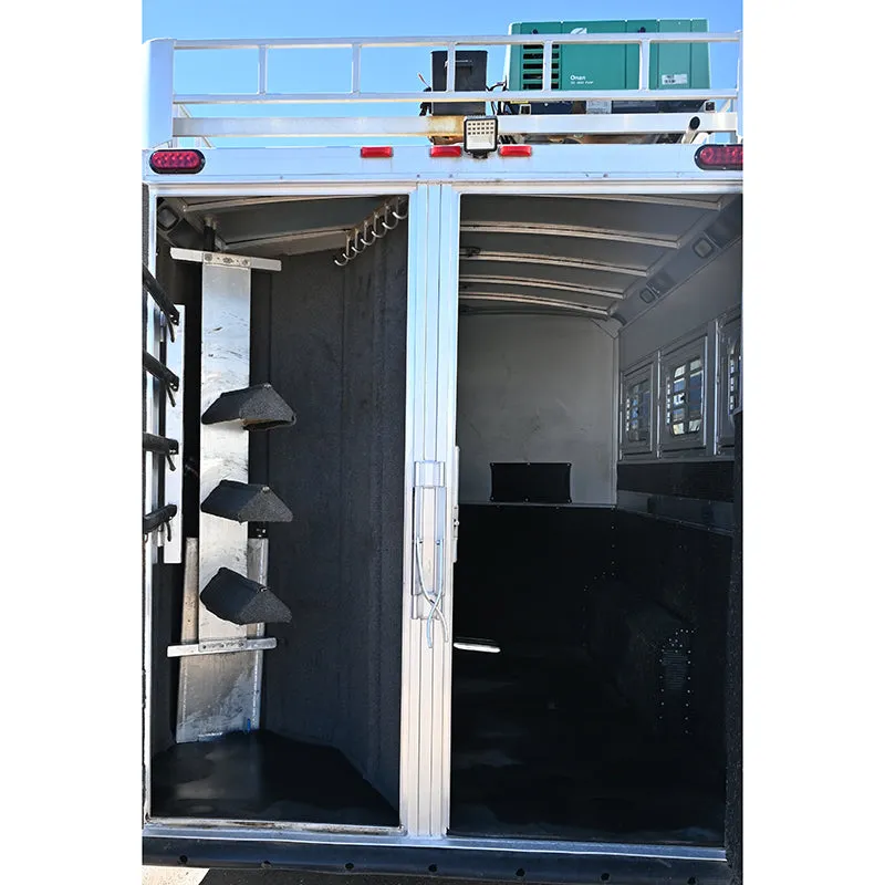 2006 Elite 3 Horse Trailer with 10' LQ