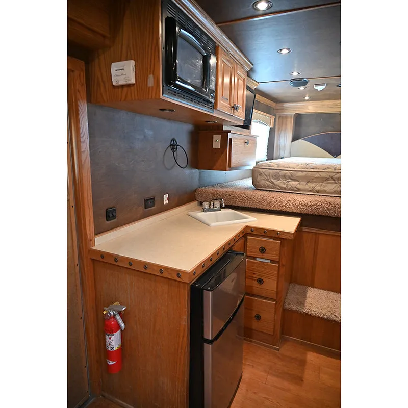 2006 Elite 3 Horse Trailer with 10' LQ